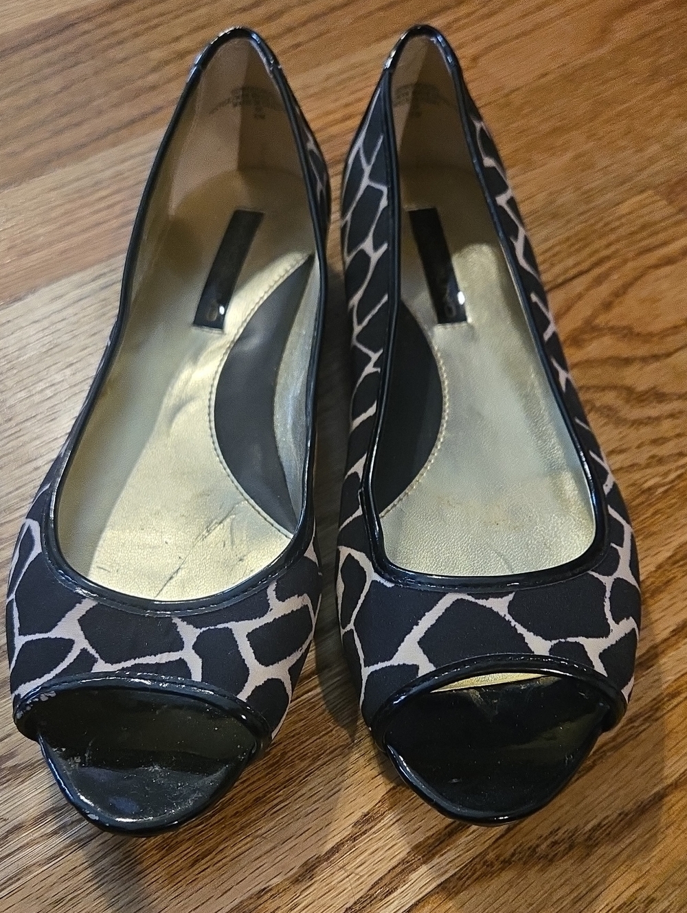 Bandolino Black & Cream Peep-Toe Flats with Animal Print